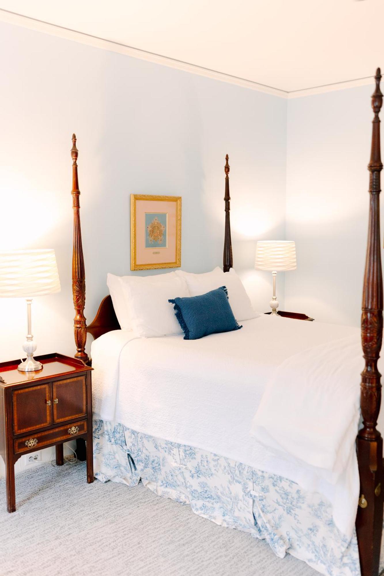 The Morehead Inn Charlotte Room photo