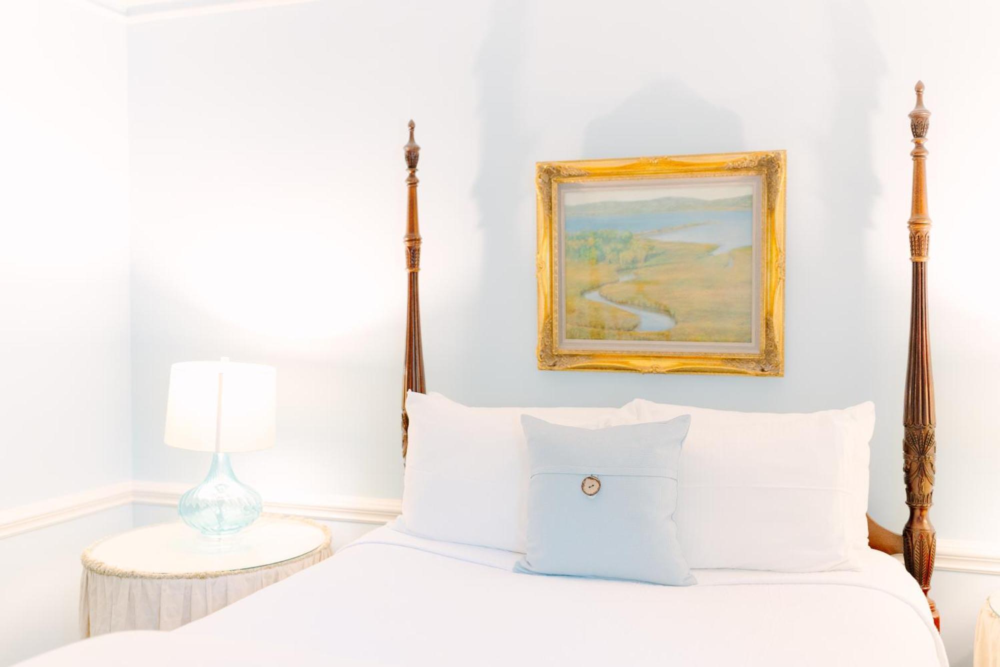 The Morehead Inn Charlotte Room photo