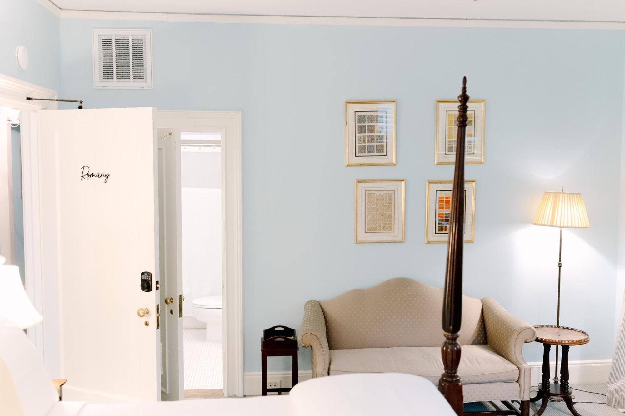 The Morehead Inn Charlotte Room photo